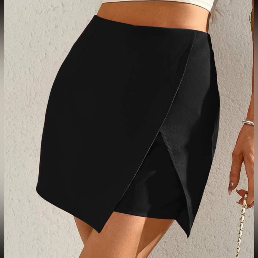 Black fantastic quality skort! Size XL